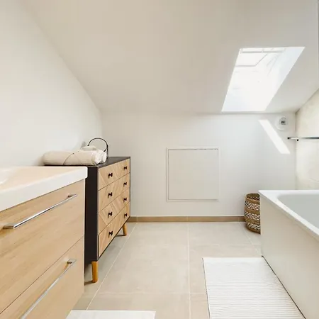 Beautiful Renovated Duplex With Balcony Apartment *
